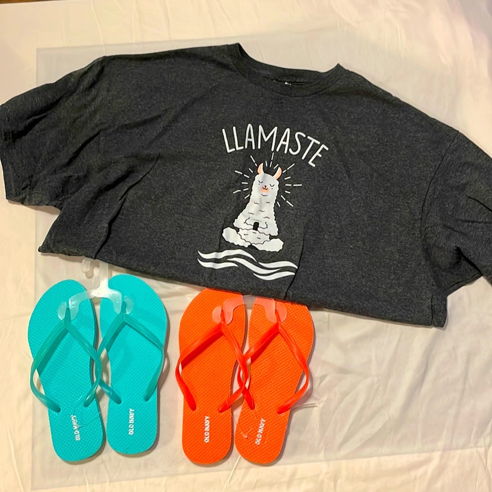 T-shirt and two pairs of size 8 flip flops